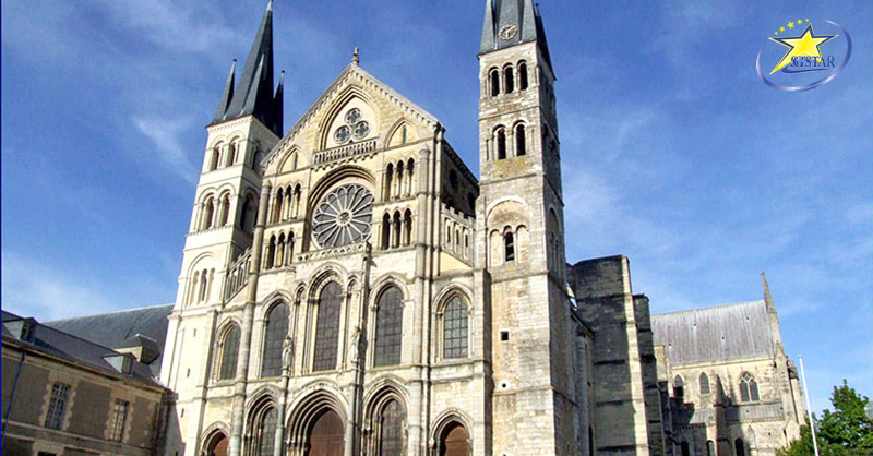 Kiến trúc hùng vĩ của Nhà thờ Đức Bà Reims - Tour du lịch Châu Âu 9 ngày 8 đêm