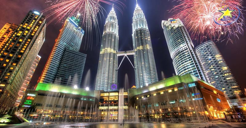 Pháo hoa đón Giao thừa tại Tháp Đôi Petronas - Malaysia