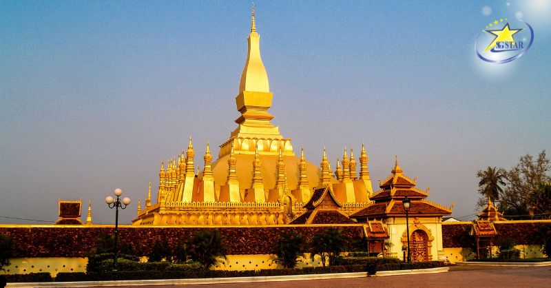 Bảo tháp Pha That Luang dát vàng lộng lẫy
