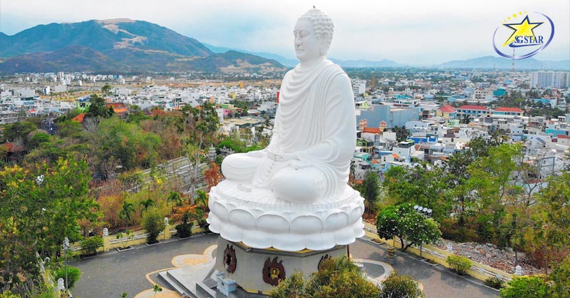 Tượng Kim Thân Phật Tổ - Chùa Long Sơn Nha Trang