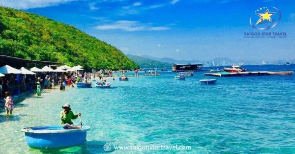 Tắm biển và nghỉ ngơi thư giãn tại Bãi Tranh Nha Trang