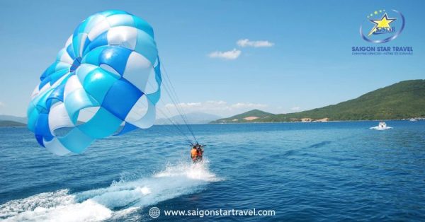 Trải nghiệm cano dù bay hấp dẫn tại Bãi Tranh Nha Trang