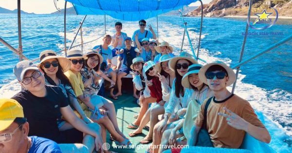 Đi tàu đến đảo Bình Hưng - Tour du lịch Bình Hưng Nha Trang 3N3Đ Lễ 30/4