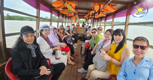 Qua Cồn bằng Tàu du lịch | Tour Du lịch Trà Vinh 1 Ngày