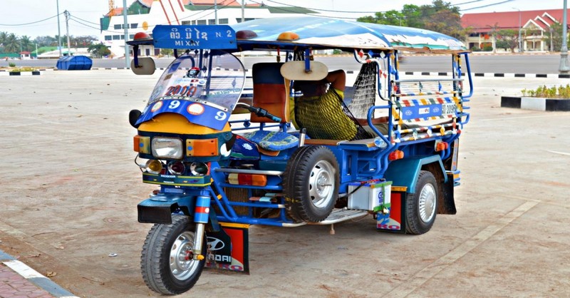Hình ảnh xe tuk tuk tại Lào