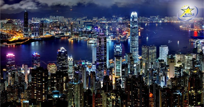 Hong Kong sáng rực rỡ khi đêm xuống