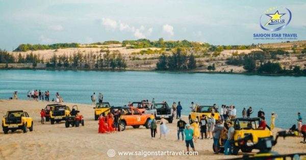 Vi vu Bàu Trắng trên xe Jeep | Tour Phan Thiết Mũi Né 3 Ngày 2 Đêm Lễ 30/4