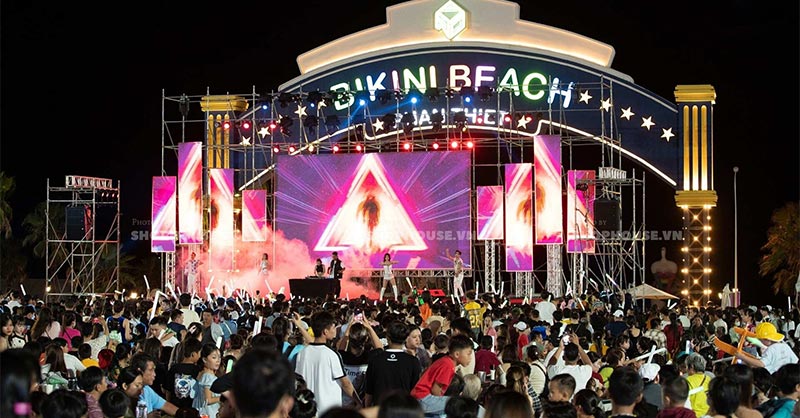 Lễ hội âm nhạc diễn ra tại Quảng trường Bikini Beach