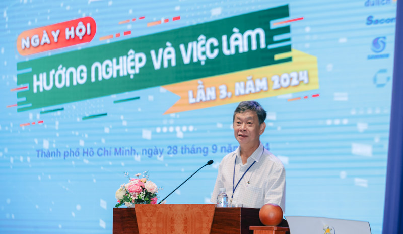 Hiệu trưởng Đại học Sài Gòn phát biểu tại Lễ khai mạc