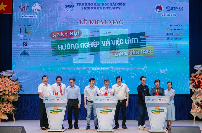 Khai mạc Ngày hội Hướng nghiệp và Việc làm lần 3 năm 2024 tại Đại học Sài Gòn