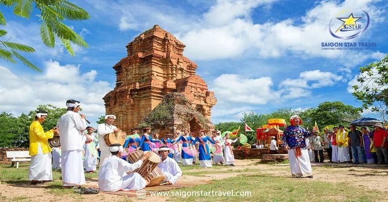 Tháp chàm Poshanu tổ chức lễ hội Ramưwan