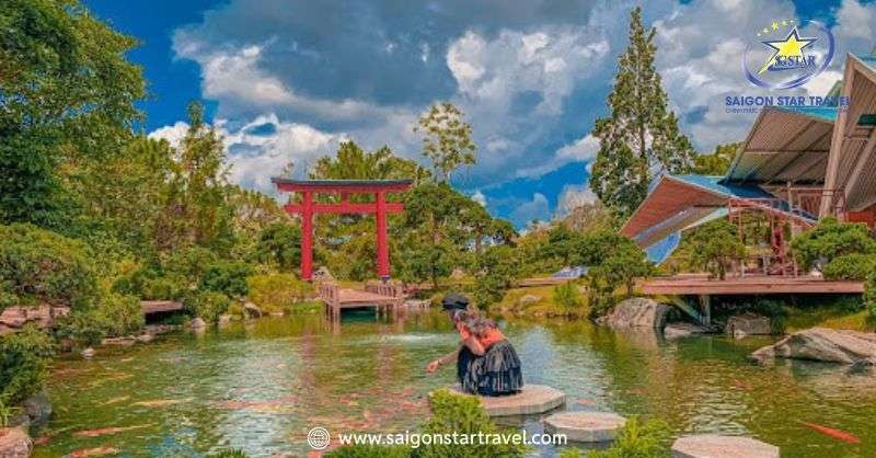 Địa điểm check-in nổi tiếng tại khu du lịch lá phong Đà Lạt