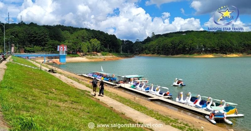 Ngắm cảnh Hồ Xuân Hương vi vu trong gió thật đã