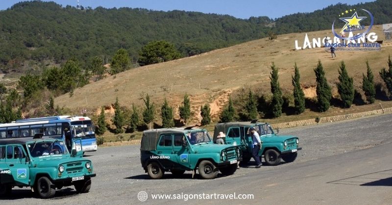 Trải nghiệm đi xe jeep lên đỉnh núi cao Langbiang