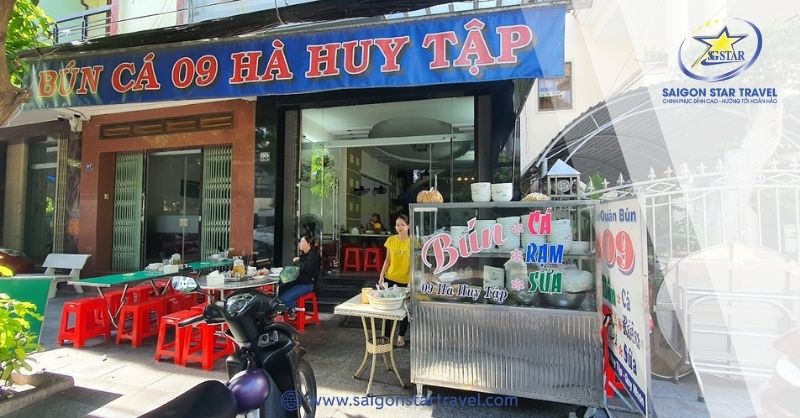 Không gian tại quán Bún Cá 09 Hà Huy Tập