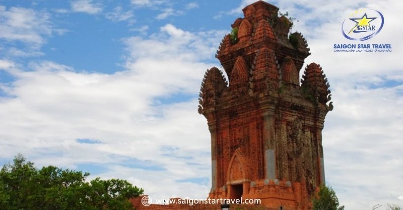 Tháp Cánh Tiên - Điểm đến gần với chùa Thiên Hưng