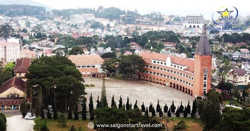 Thời Gian Mở Cửa Đón Khách Tham Quan Cao Đẳng Đà Lạt 