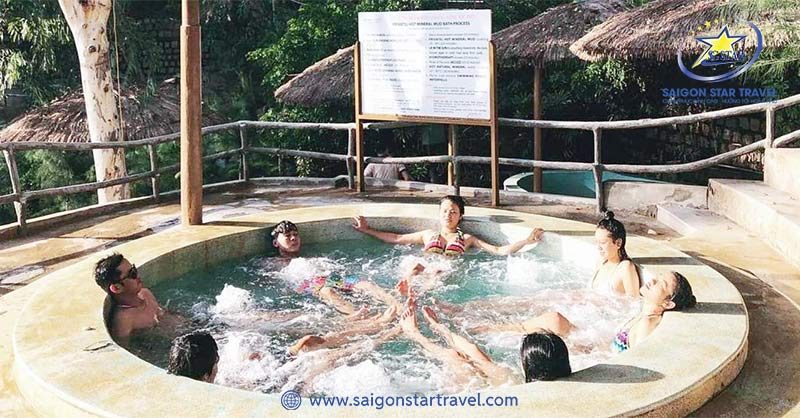 Bể khoáng Jacuzzi